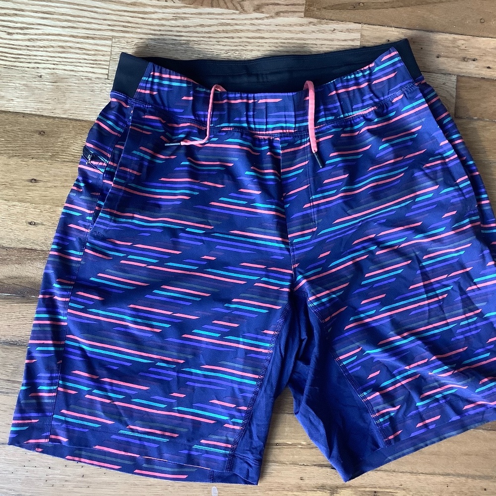 Men’s Lululemon athletic shorts with liner (medium)